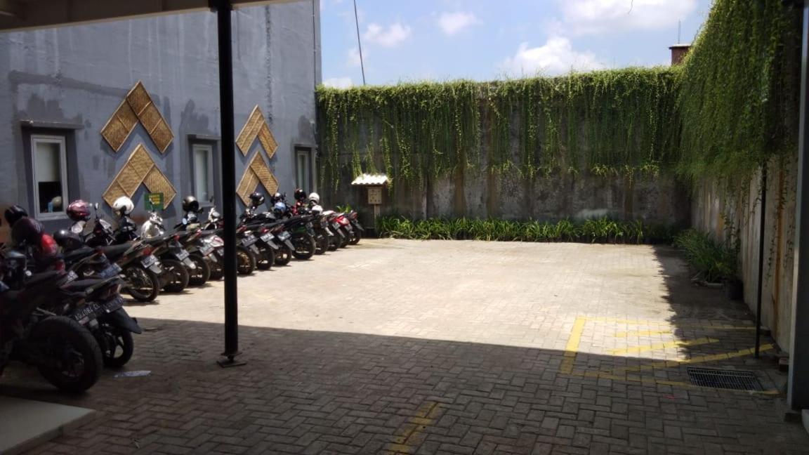 Green Red Hotel Syariah Jombang Buitenkant foto