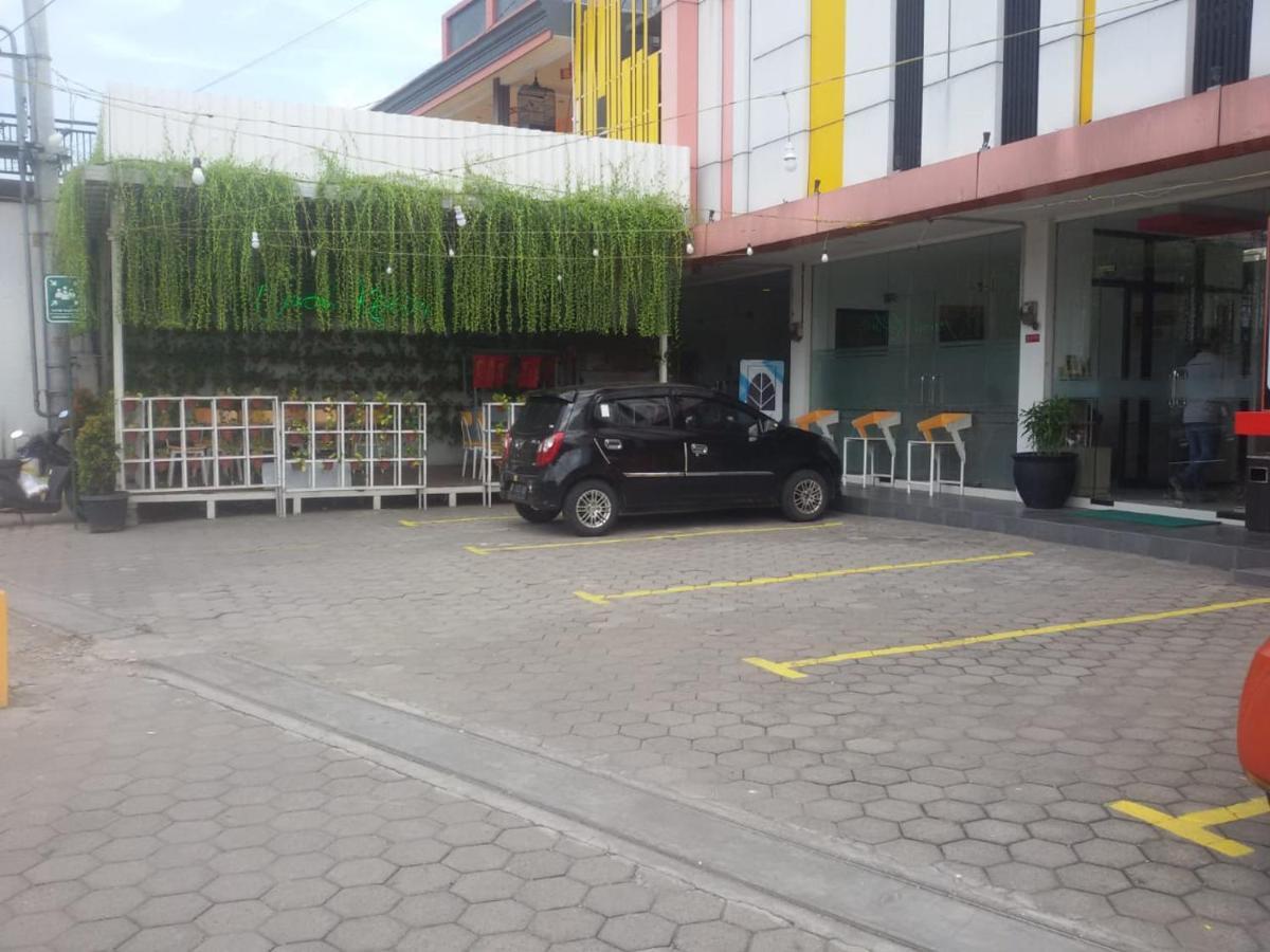 Green Red Hotel Syariah Jombang Buitenkant foto