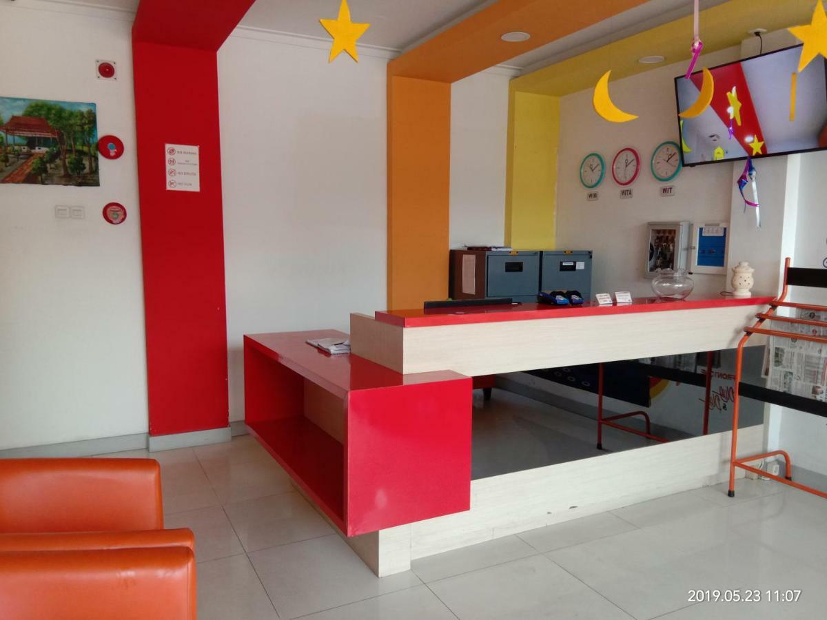 Green Red Hotel Syariah Jombang Buitenkant foto